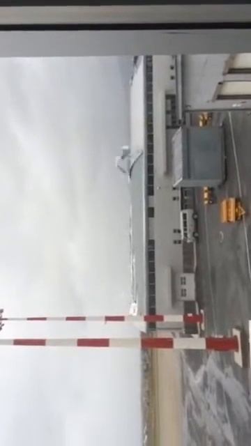 Аэропорт Южно-Сахалинск, крыша терминала выдачи багажа. смотреть онлайн
