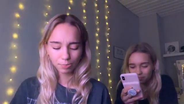 LISA AND LENA ’s CHILLI MILLI TALK // lisaandlena on Twitch смотреть онлайн