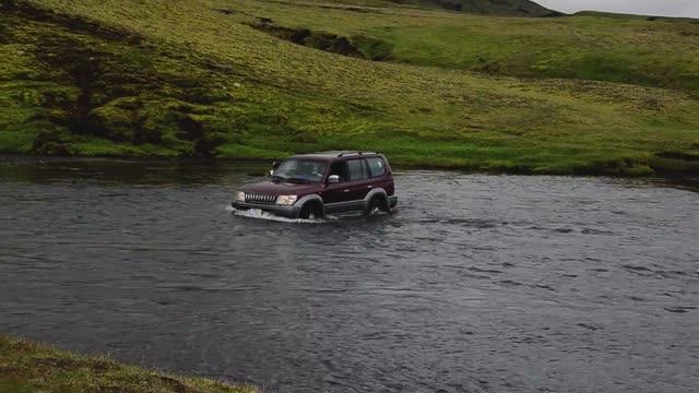 Исландия-1. Форсирование брода на дороге F210 смотреть онлайн