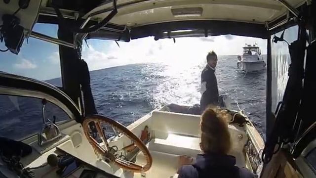 19/10/2013, Poly Form 24 che traina un Grady White 300 Marlin смотреть онлайн