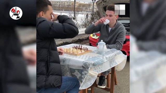 Что общего у инстаграммеров и советских демонстрантов?