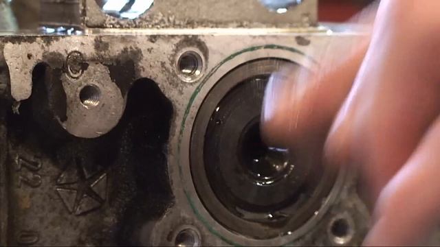 Dodge Neon - Removing the Rocker Arms and Camshaft from Cylinder Head смотреть онлайн