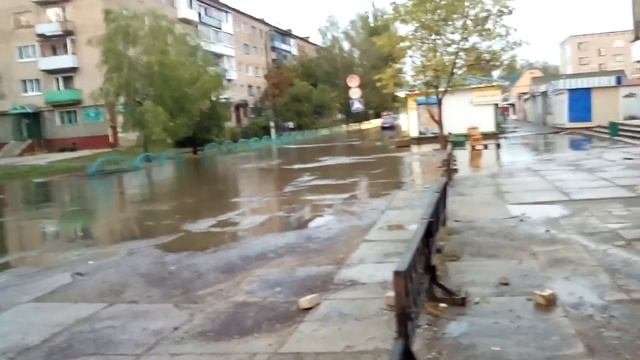 После сильного дождя затопило улицы