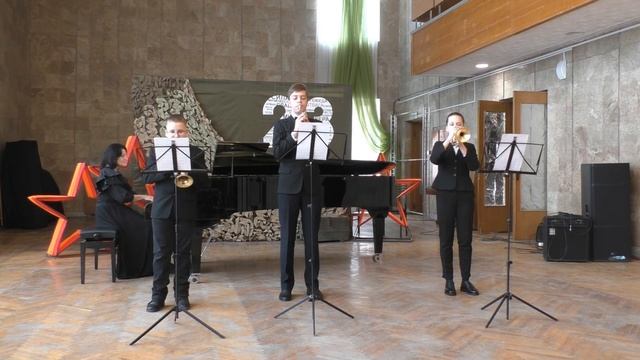 Лоза Анфиса, Богдан Бражевский, Алексей Олиференко - ДМШ №1, г.Керчь  -  Г.Свиридов  