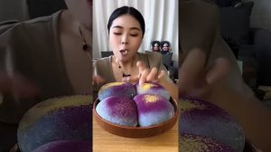 КИТАЯНКА ЕСТ МОТИ ! 中国女孩吃得多