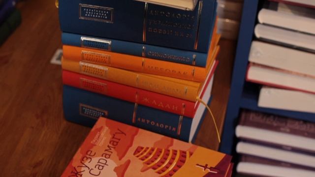 Один день з життя Книжкового Лева або #залаштункамикнигарні смотреть онлайн