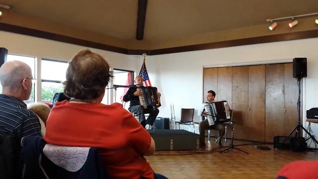 Lou Jacklich and J.J. Performing"Flight of the Bumblebee" смотреть онлайн