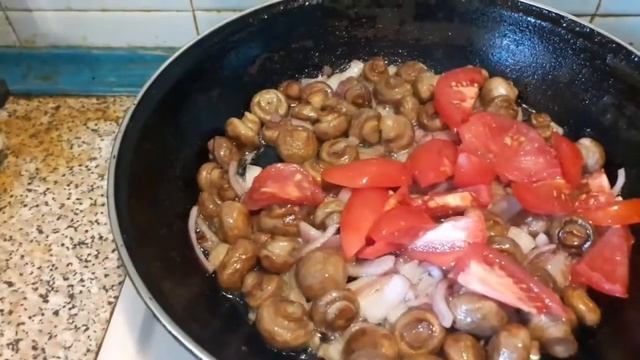 На обед готовлю кабачок с грибочками
