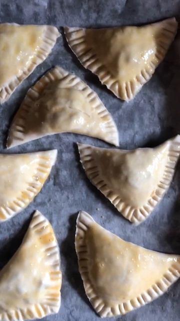 СЛОЙКИ С МЯСОМ И ГРИБАМИ #закуска #shorts #слойки смотреть онлайн