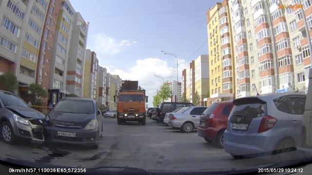 FILE2652_Тюмень_ул.В.Гольцова_дтп смотреть онлайн