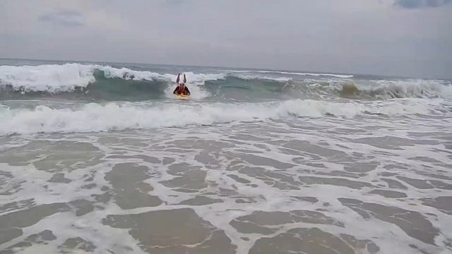 Chris Surfs with a rescue board at Broadbeach Australia смотреть онлайн