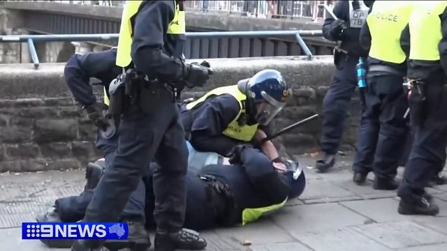 Far-right extremists condemned over violent UK protests | 9 News Australia смотреть онлайн