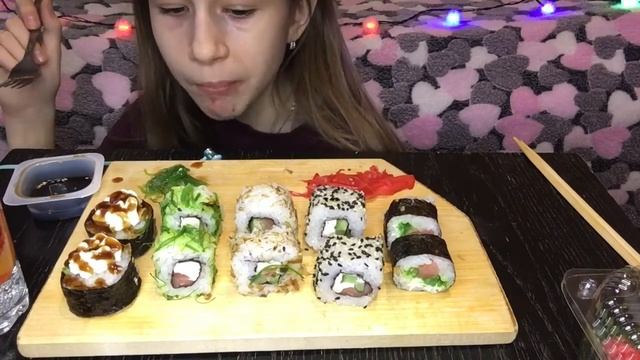 Мукбанг роллы🍱🍣 смотреть онлайн