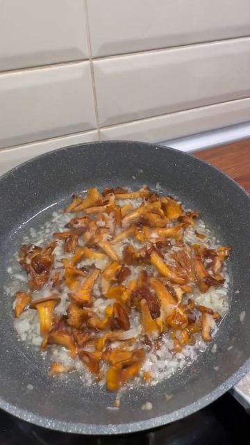 Жарим картофель с лисичками 👌 смотреть онлайн
