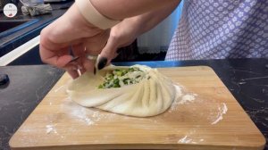 Хачапури с сыром сулугуни и зеленью. Нереально вкусно!
