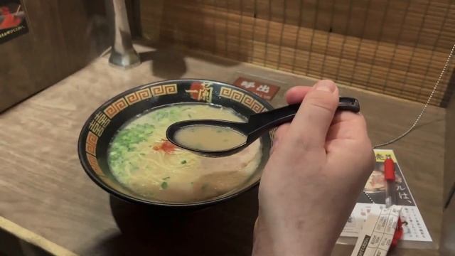 My first ever Ichiran Tonkotsu Ramen - Ueno, Tokyo - World's best ramen according to Forbes. смотреть онлайн