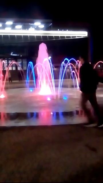 Мариуполь фонтан на парке веселка,  возле кинотеатра союз.  Новый фонтан.  Открылся в воскресенье