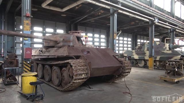 Turning the Panther Ausf G tank turret by hand смотреть онлайн