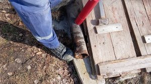 Сверление чугунной канализации дрелью для алмазного бурения, эксперимент.