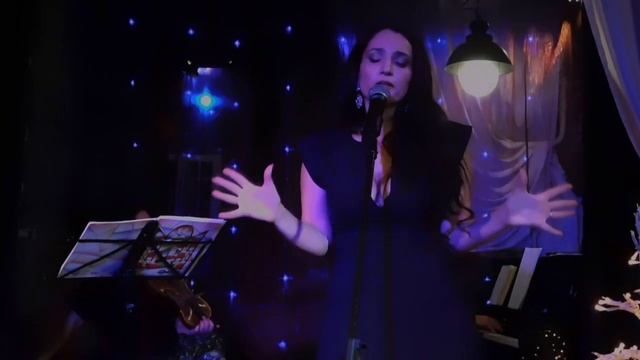 Елена Ханпира, Блюз Такхизис