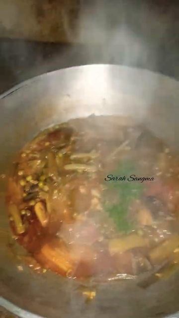 Onion leafs, Green peas,Tomato and Smoked Dry Fish#shorts #ytshorts #recipe @SarahSangma смотреть онлайн