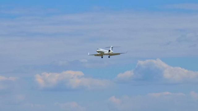 Gulfstream Aerospace GIV-X G450 / Rolls Royce TAY 611-8C Landing At New Century AirCenter - N1SN смотреть онлайн