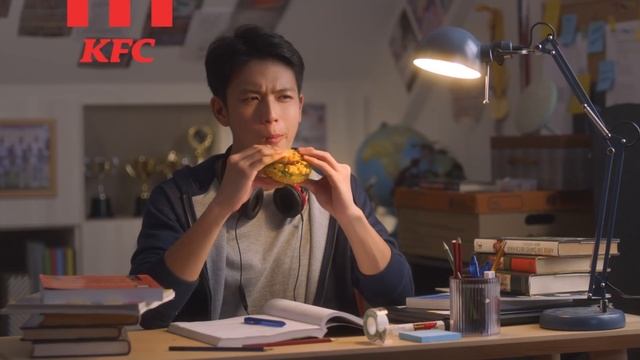 KFC Mac ‘N Cheese Zinger смотреть онлайн