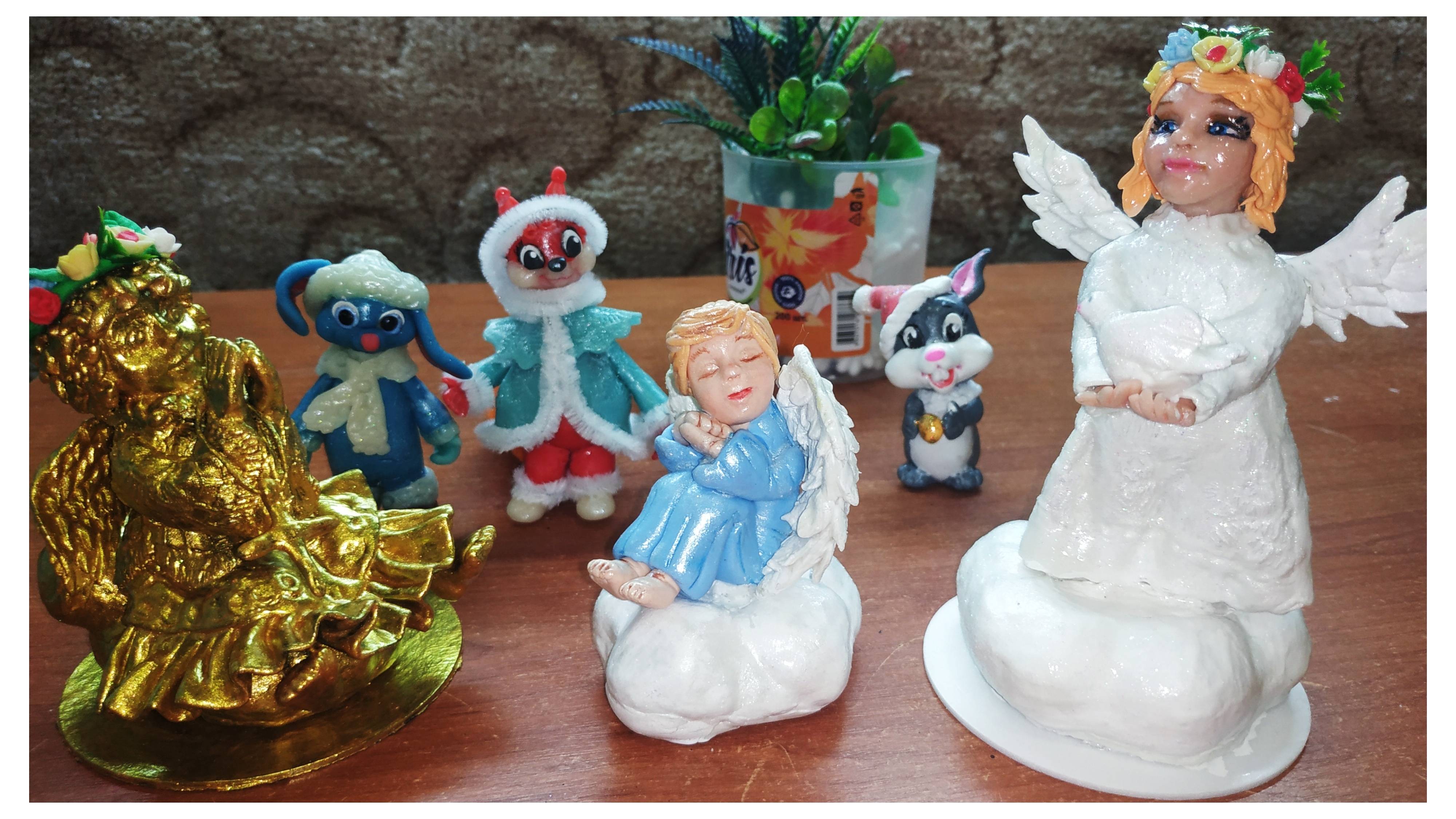 Спящий ангелочек на облачке из холодного фарфора.