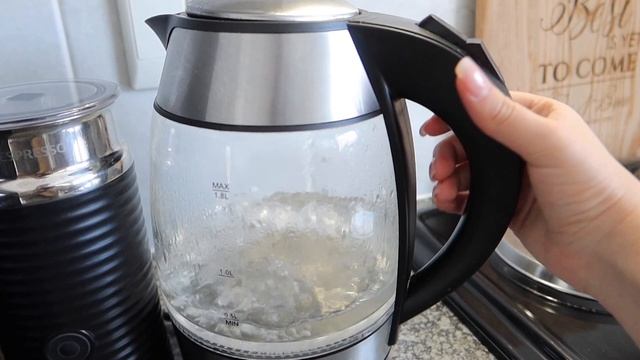 CLEAN WITH ME VLOG: Laundry & Cleaning My Kitchen, Bathroom, Beauty Room, Bedroom And Living Room!