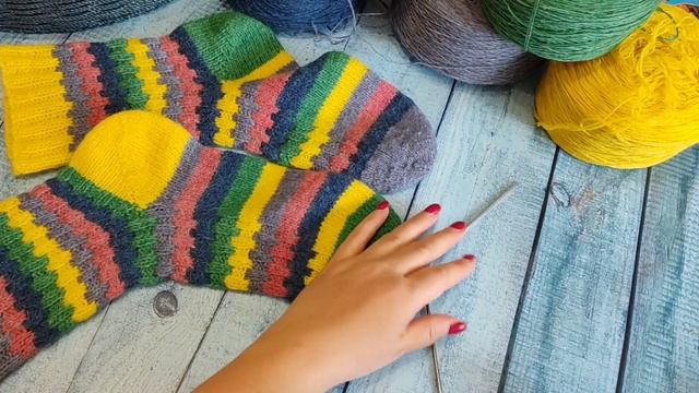 Полосатые носочки с плетёным узором смотреть онлайн