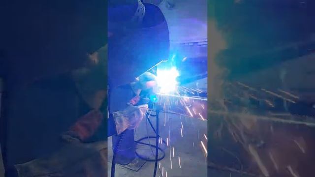 Стыковой сварочный шов, с помощью полу смотреть онлайн