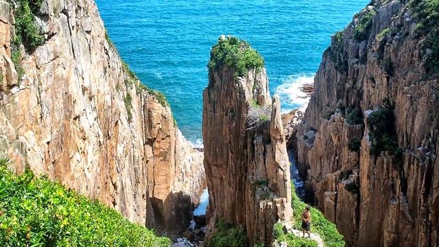 Bluff Island: a Sai Kung island adventure смотреть онлайн