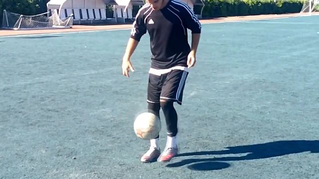 ТОП 3 базовых финтов фристайла. Обучение футбольному фристайлу. Football Freestyle Tutorial смотреть онлайн
