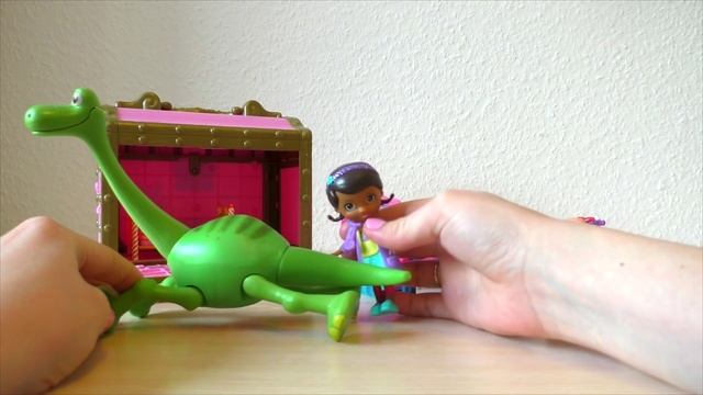 Doc McStuffins Toy treats Good Dinosaur Arlo / Доктор Плюшева лечит Арло смотреть онлайн