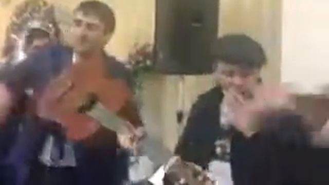 на свадьбе....круто спел смотреть онлайн