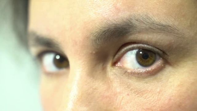 beautiful female brown eyes looking to camera natural no cosmetics смотреть онлайн