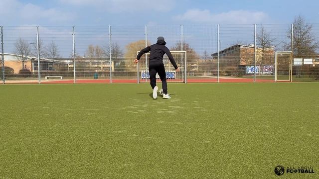 10 Richtungswechsel im Fußball I Technik Training durch schnelle Drehungen und Skills! смотреть онлайн