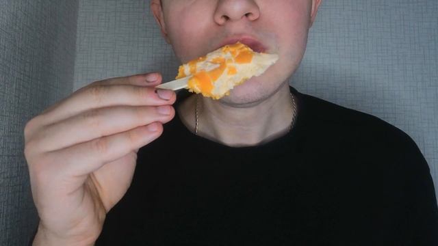 ASMR RUSSIAN ICE CREAM (ORANGE, STRAWBERRY) EATING SOUNDS смотреть онлайн