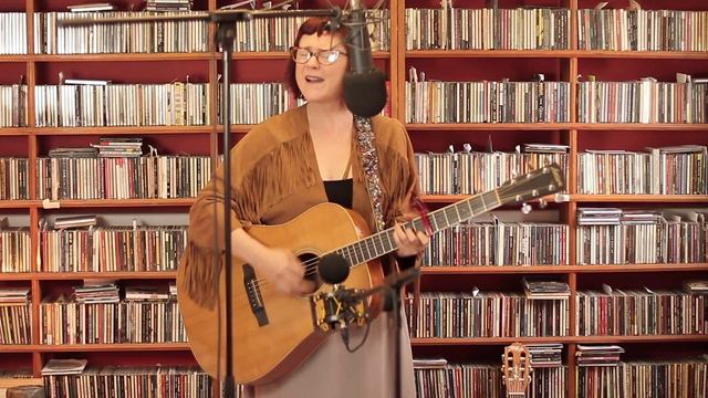 Carter Sampson - 'Queen Of Oklahoma' | UNDER THE APPLE TREE смотреть онлайн