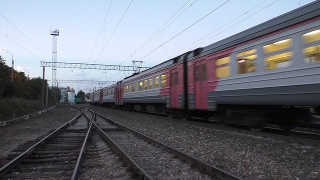 Электропоезд ЭД4М-0217 станция Тучково смотреть онлайн