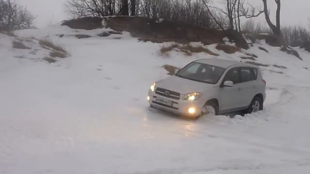 RAV4vsICESNOW.MTS смотреть онлайн