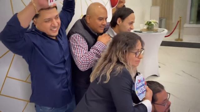 Mia’s Quinceañera Mirror Photo Booth смотреть онлайн