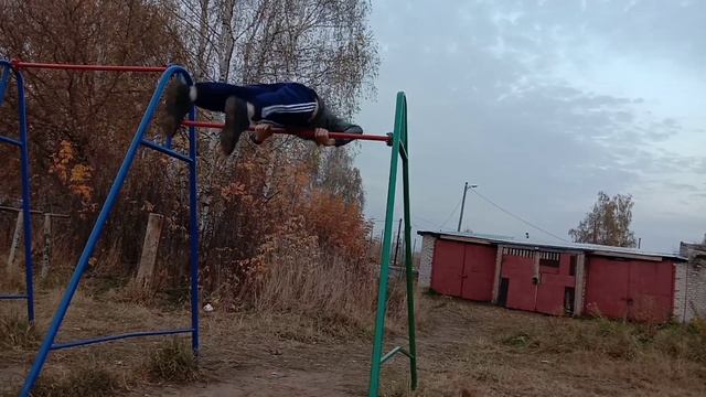 ТОП 3 КРАСИВЫХ И ПРОСЫХ КОМБИНАЦИЙ НА ТУРНИКЕ ЧАСТЬ 3 | ДЛЯ НОВИЧКОВ смотреть онлайн