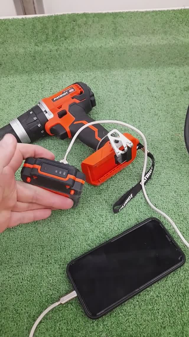 Шуруповерт повербанк. Зарядка гаджетов от аккумулятора шуруповерта. смотреть онлайн