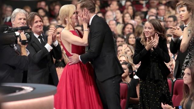 Nicole Kidman Kissed Alexander Skarsgard in Front of Keith Urban – and Twitter Can’t Handle It смотреть онлайн
