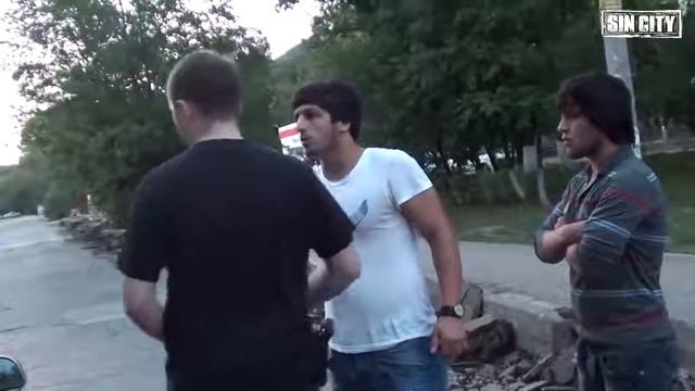 Один против толпы кавказцев смотреть онлайн