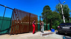 Монтаж забора на винтовых сваях