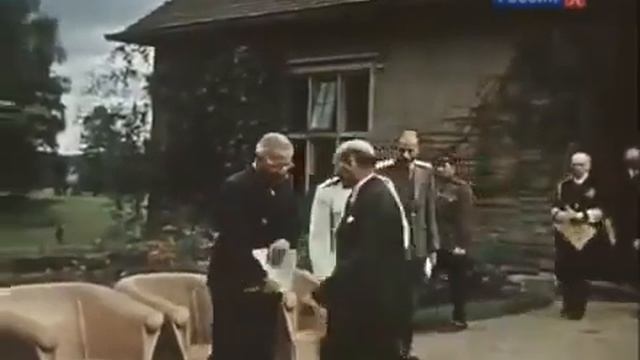 Сталин это когда Президент США стоит по стойке смирно и ждёт, пока ему разрешат присесть смотреть онлайн