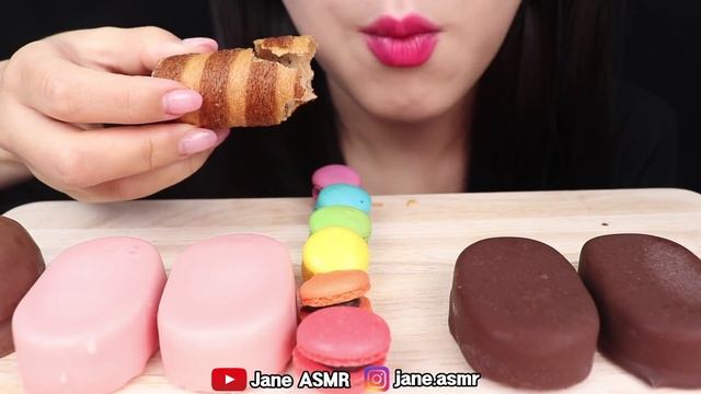 ASMR CRUNCHY CHOCOLATE ICE CREAM, RAINBOW MACARON 크런치 초콜릿 아이스크림, 레인보우 마카롱 먹방 MUKBANG