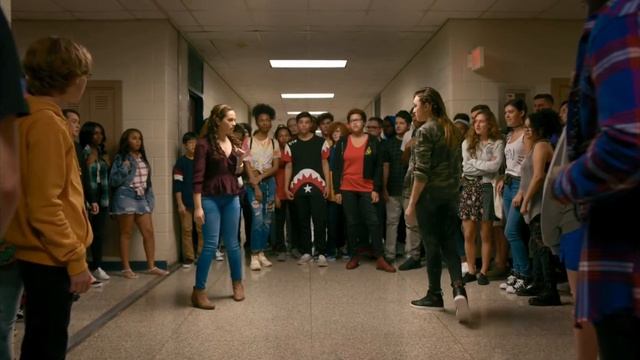 Cobra Kai saison 2 : bagarre au lycee смотреть онлайн
